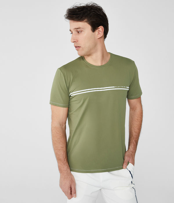 Camiseta verde básica de corte Slim Fit con líneas en contraste. Tejido con tecnología de secado rápido.