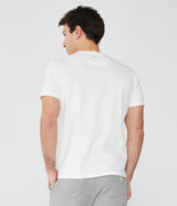 Camiseta blanca de manga corta de algodón transpirable con logo estampado en el pecho.