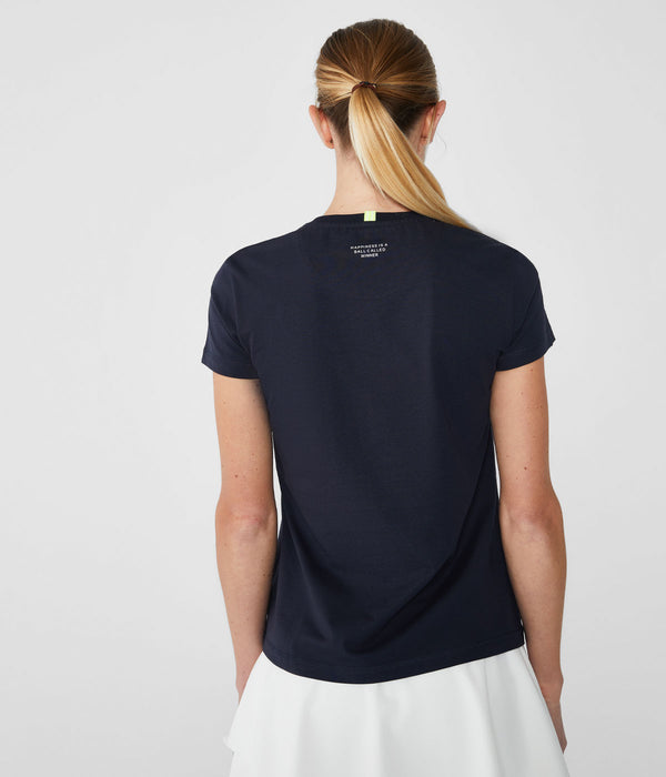 Camiseta básica  azul marino de manga corta y cuello redondo confeccionada en un tejido de algodón suave y transpirable.