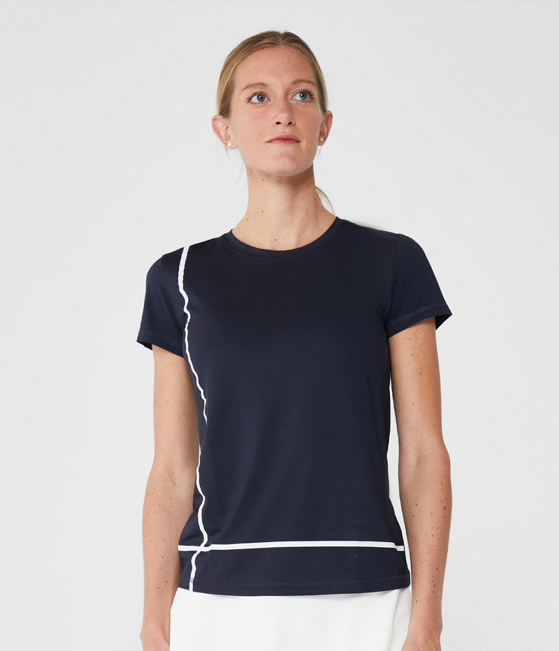 Camiseta técnica azul marino de manga corta y cuello redondo confeccionada en un tejido con tecnología de secado rápido y corte Slim Fit.